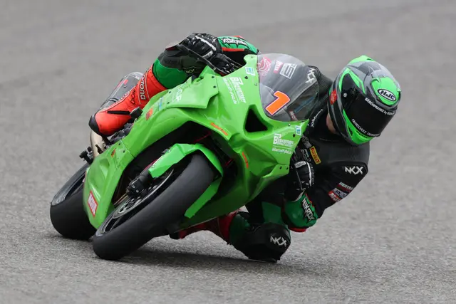 Felix Klinck aus Ketsch auf der Kawasaki | Foto: Thomas Haas