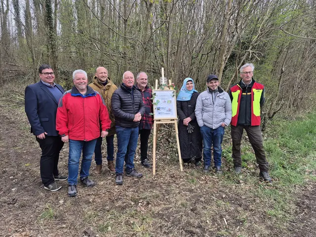 Gruppenbild vor dem Waldeingang | Foto: W. Schmidhuber