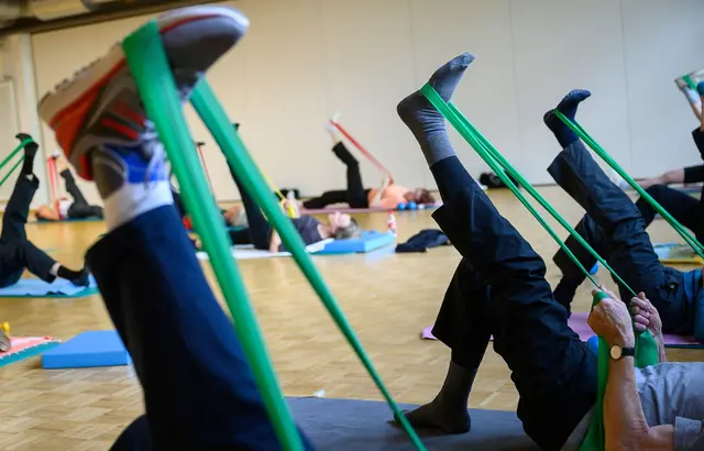 In einer Herzsportgruppe werden unter anderem Ausdauer, Kraft und Koordination trainiert.  (zu dpa: «Herzsportgruppen: Drei Fragen, drei Antworten») | Foto: dpa