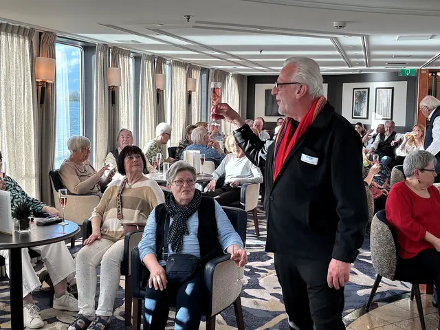 Cruise Director Stefan Hossfeld sagt Tschüss. | Foto: Volker Widdrat