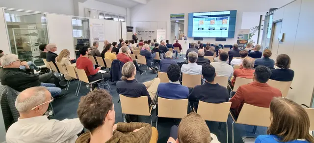Volles Haus: Fachpublikum, Investorinnen und Investoren, Wissenschaft, Startup-Szene und Interessierte beim „AXEL Startup Demo Day“ im „FZI House of Living Labs“
 | Foto: fokus.energie