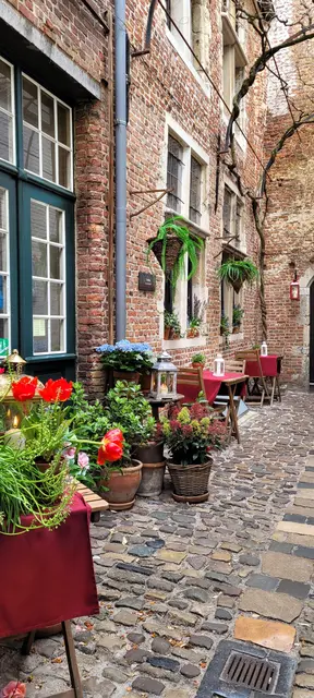 Kleine Durchgänge und Gassen im historischen Zentrum der belgischen Metropole Antwerpen.   | Foto: Volker Widdrat
