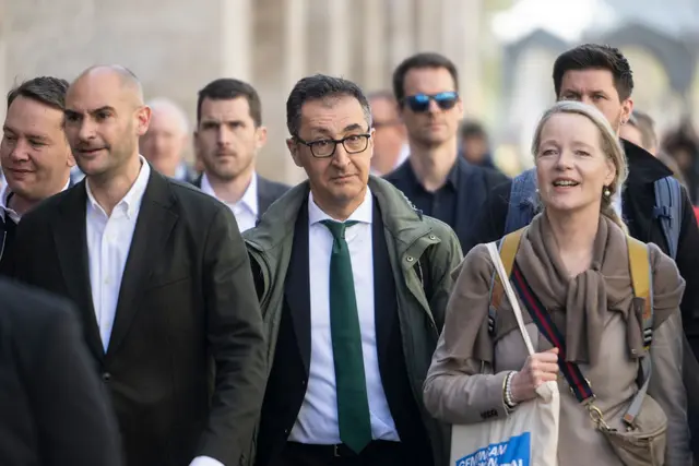Grünen-Verhandlungsführer Cem Özdemir dürfte im Falle erfolgreicher Koalitionsverhandlungen nächster Ministerpräsident werden.  | Foto: Marijan Murat/dpa