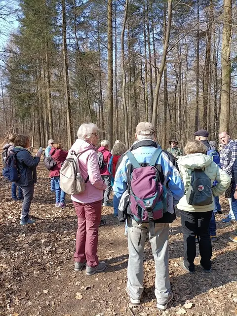 unterwegs gab es immer wieder Erklärungen zu den einzelnen Rittersteinen | Foto: ich