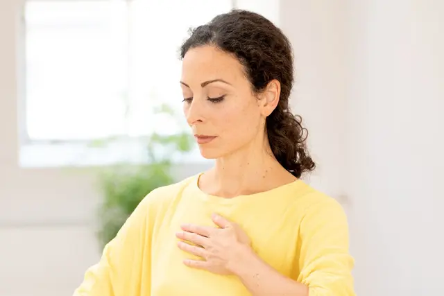 Atemübungen sind eine bewährte Entspannungsmethode. (zu dpa: «Springen, atmen, lachen: 3 Sofortmaßnahmen gegen Stress») | Foto: dpa