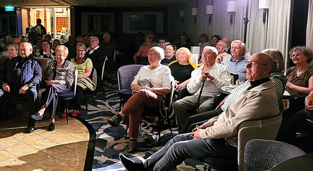 Vergnügliche Stunden für das Publikum auf der MS Gloria. | Foto: Volker Widdrat