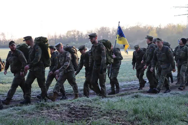 Mit 16 Kilo Marschgepäck auf der Strecke | Foto: Müller/frei