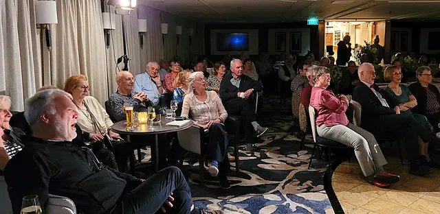 Vergnügliche Stunden für das Publikum auf der MS Gloria. | Foto: Volker Widdrat
