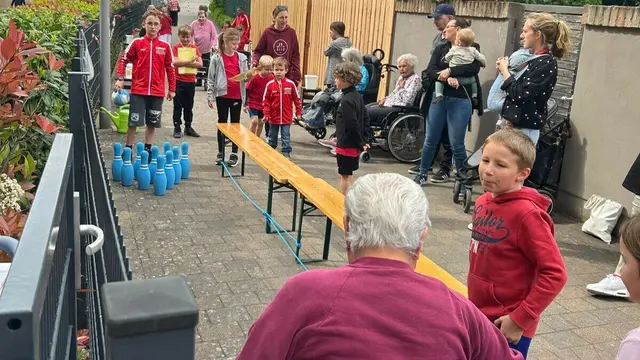 Die erste Ball-Olympiade in Hagenbach: Jung und Alt wurden bei den sportlichen Aktivitäten ganz schön gefordert | Foto: Eva-Maria David/gratis