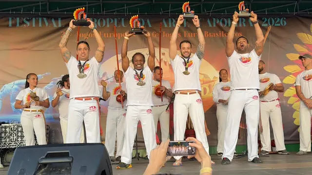 Die Sieger der höchsten Kategorie der Männer. Luiz Carlos dos Santos Gomes ("Professor Cao 3. v.l.) erkämpfte sich den 3. Platz.  | Foto: Capoeira Karlsruhe