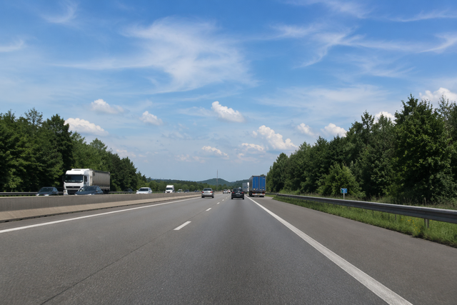 Ein Abschnitt der L523 wird für einige Tage gesperrt. | Foto: Julia Glöckner/KI-generiert