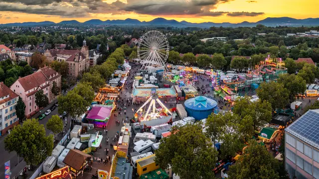Das Riesenrad wird auch 2026 wieder auf dem Maimarkt auf dem Alten Meßplatz in Landau stehen | Foto: Alexander Martin/gratis