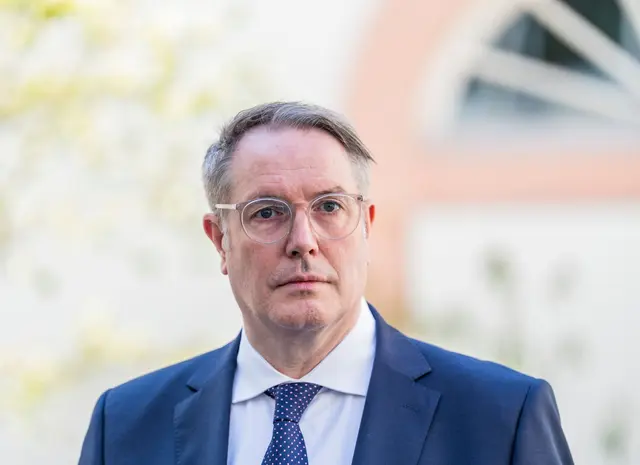 Alexander Schweitzer führt die Koalitionsverhandlungen - dann will er Landtagsabgeordneter sein.  | Foto: Andreas Arnold/dpa