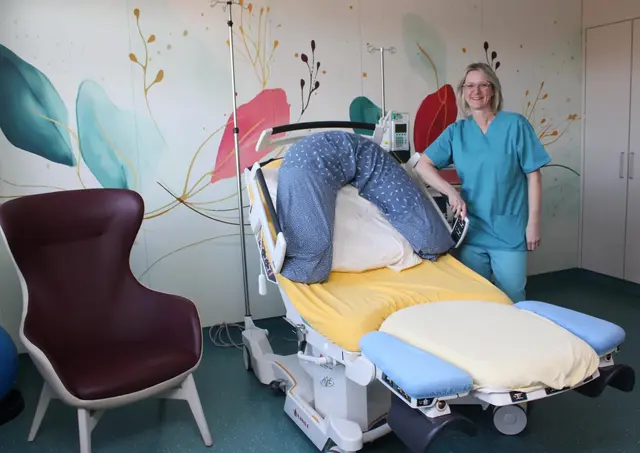Hebamme Tanja Rohe in einem der Kreißsäle des Nardini Klinikums | Foto: Monika Klein