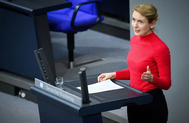 Ines Schwerdtner fordert eine klare Abgrenzung gegen die Politik von Donald Trump. (Archivbild) | Foto: Bernd von Jutrczenka/dpa