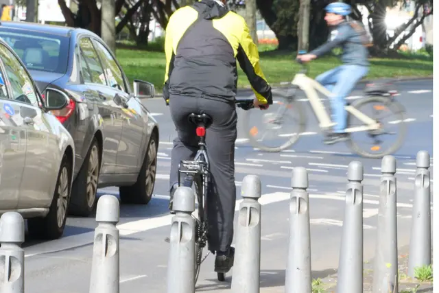 Bilanz 20025: Es gab weniger Unfälle, aber mehr Tote und Verletzte in Rheinland-Pfalz.  | Foto: Thomas Frey/dpa