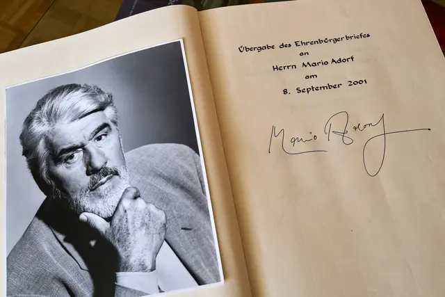 In der Stadt Mayen war Adorf Ehrenbürger.  | Foto: Sascha Ditscher/dpa