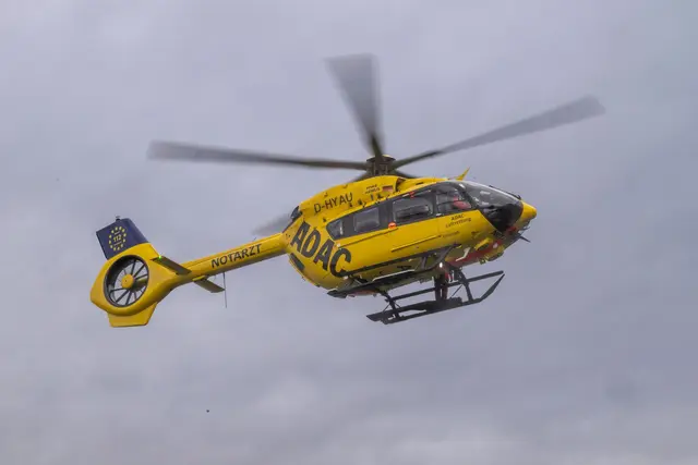 Ein Helikopter brachte den Schwerverletzten in eine Klinik. (Symbolbild) | Foto: Peter Kneffel/dpa