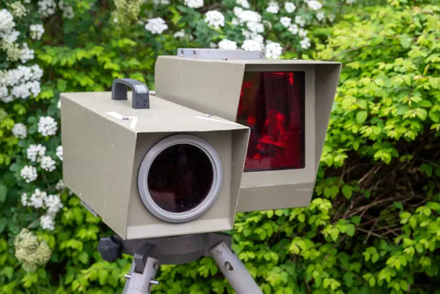 Hohe Geschwindigkeit seien laut Innenministerium die häufigste Ursache für schwere und tödiche Verkehrsunfälle. (Symbolbild) | Foto: Pia Bayer/dpa