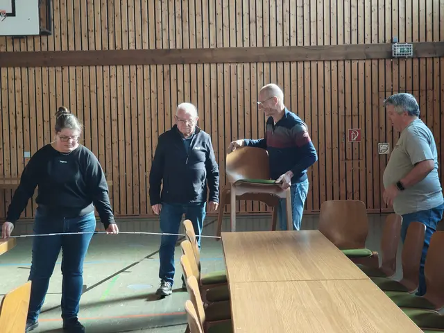 Vorbereitung: Die Vorgaben sind streng, es wird genau ausgemessen ob der Abstand stimmt | Foto: Sabine Nauland-Bundus