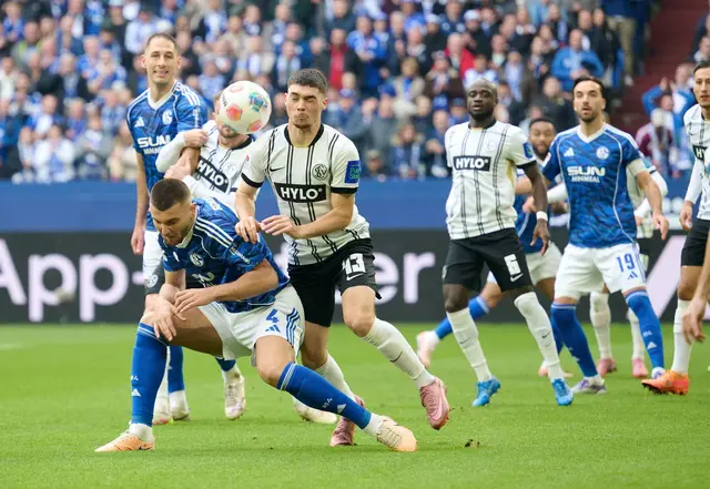 Im Hinspiel ging es zwischen Elversberg und Schalke ordentlich zur Sache. Schalke gewann 1:0 (Archivbild).  | Foto: Bernd Thissen/dpa