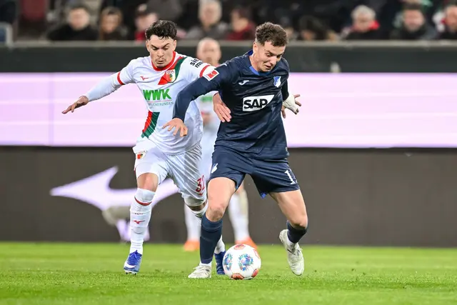 Waren Teil eines teils wilden Spiels: Augsburgs Fabien Rieder (links) und Fisnik Asllani von Hoffenheim. | Foto: Harry Langer/dpa