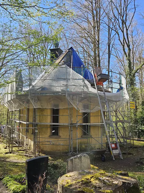 Das Gerüst um die Huberkapelle in Kaiserslautern steht, die Arbeiten am Dach haben begonnen | Foto: Stadt Kaiserslautern/gratis