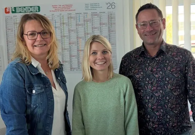 Mitarbeiter der VG Leiningerland vor Neuregelung des Abrechnungssystems für Essen in der Grundschule: Die  stellvertretende Abteilungsleiterin Anette Kaiser, Sachbearbeiterin Janine Menges und der Erste  Beigeordneten Kay Kronemayer. | Foto: Schifferstein