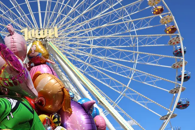 Gehört unbedingt zu einem Besuch auf dem Maimarkt in Landau 2026 dazu: eine Fahrt mit dem Riesenrad | Foto: Stadt Landau