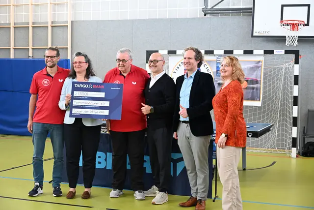 Scheckübergabe an TTC/PPP Speyer, v.l. Christoph Weber, Katja Raber, Hans Hebrank, Gerardo Villecco, Prof. Dr. Alexander Schubert, Rosemarie Keller-Mehlem | Foto: Hebrank