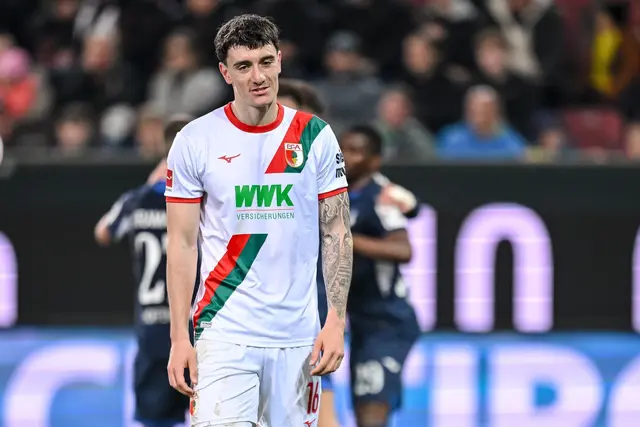 Enttäuscht nach dem 2:2-Unentschieden: Augsburgs Cedric Zesiger. | Foto: Harry Langer/dpa