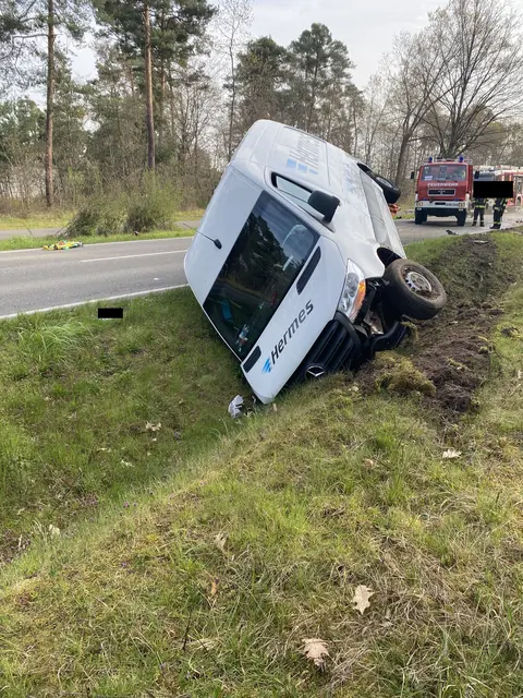 Auf der K14 bei Haßloch kam es zu einem Unfall mit zwei Fahrzeugen. Zwei Fahrer wurden leicht verletzt, die Straße war zeitweise voll gesperrt. | Foto: Polizeidirektion Neustadt/Weinstraße