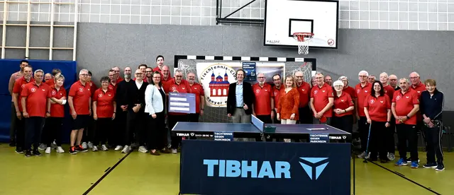 Mitglieder des TTC Speyer inkl. PPP freuen sich über die großzügige Spende der Targobank für neue Tischtennisplatten | Foto: Hebrank