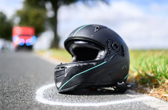 Allein an diesem Wochenende sind in Baden-Württemberg drei junge Motorradfahrer tödlich verunglückt. (Symbolbild) | Foto: Julian Stratenschulte/dpa