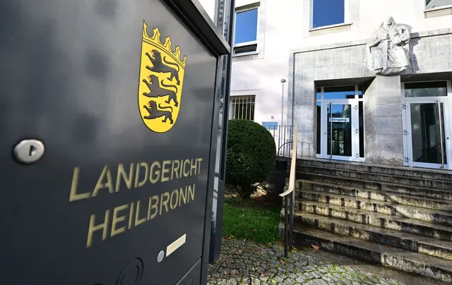 Auch die Politik dürfte den Prozess um die Schüsse von Tamm verfolgen. (Archivbild) | Foto: Bernd Weißbrod/dpa