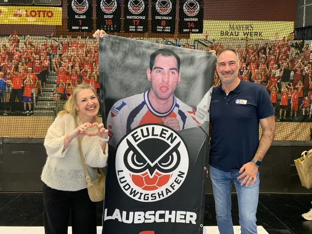 Legendentrikot für Eulen-Spieler Thorsten Laubscher | Foto: Michael Sonnick