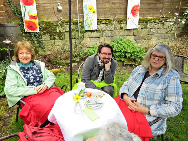 KünstlerInnen unter sich | Foto: Brigitte Melder