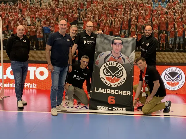 Legendentrikot für Eulen-Spieler Thorsten Laubscher | Foto: Michael Sonnick