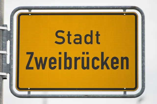 In Zweibrücken entscheidet eine Stichwahl über den künftigen Oberbürgermeister der pfälzischen Stadt. (Symbolbild) | Foto: Oliver Dietze/dpa