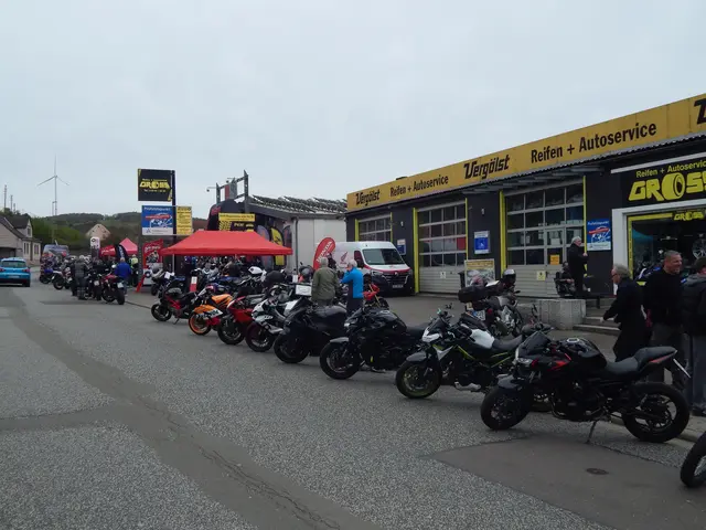 Motorräder zäumen die Kuseler Straße | Foto: Anja Stemler