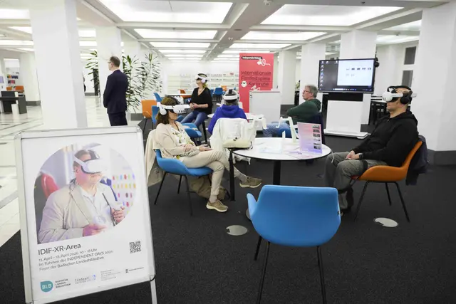 Die IDIF-XR-Area lädt vom 13. bis 18.04. täglich von 10-18 Uhr dazu ein, insgesamt zwölf VR-Filme zu erleben. | Foto: IDIF/Laila Tkotz