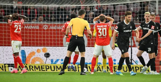 Großer Kampf, wenig Highlights: Mainz und Freiburg im Liga-Duell. | Foto: Torsten Silz/dpa