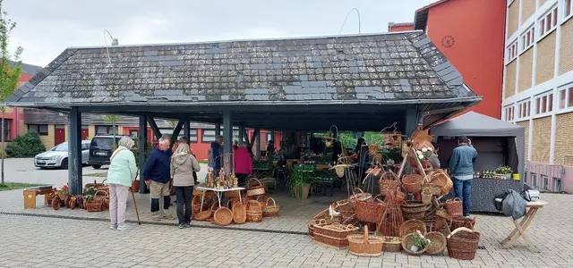 ein Korbflechter aus Westheim zeigt sein Handwerk | Foto: Obst- und Gartenbauverein e. V. Sondernheim
