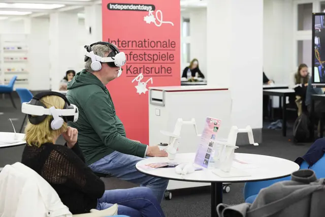 Für viele Nutzer ist es das erste Mal, dass sie eine VR-Brille ausprobieren. | Foto: IDIF/Laila Tkotz