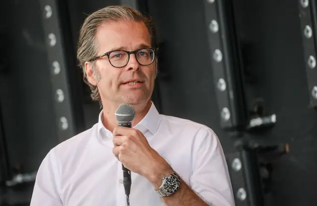 Holger Siegmund-Schultze und der KSC sind darum bemüht, die Wogen zu glätten. | Foto: Christoph Schmidt/dpa