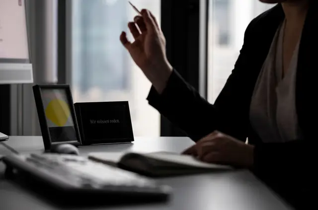 Geschichten aus dem Büro sollten im Büro bleiben. (zu dpa: «Verschwiegenheit am Arbeitsplatz – was muss geheim bleiben?») | Foto: dpa
