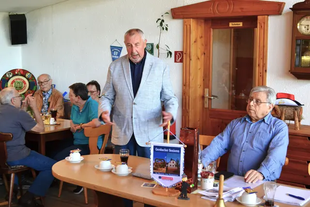 Erich Weiss (links) hielt einen Vortrag zur Situation des Einzelhandels in Pirmasens. Heini Ehrlich (rechts) organisiert die Vortragsreihe und die monatlich stattfindenden Seniorentreffen im Gersbacher Sportheim. | Foto: Frank Schäfer