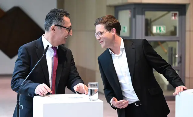 In den Sondierungen ist hart gerungen worden, nun habe man ein gutes Ergebnis erreicht, wie die Verhandlungsführer der Koalitionsverhandlungen Cem Özdemir (l, Die Grünen) und Manuel Hagel (CDU) nun bekanntgaben.  | Foto: Bernd Weißbrod/dpa