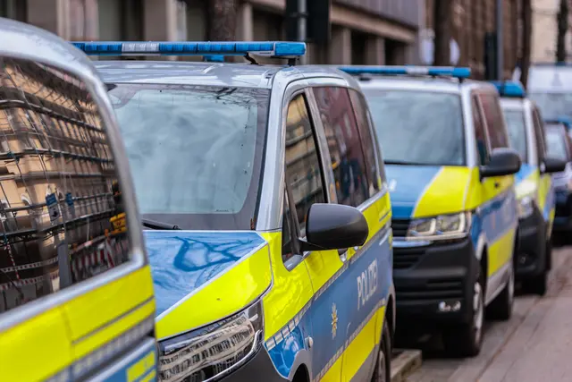 Die Polizei bittet Zeugen, die zwischen Montag, 6. April, und den Morgenstunden des Freitag, 10. April,  verdächtige Beobachtungen im Bereich des Karlsruher Bahnhofplatzes gemacht haben, sich zu melden. | Foto: Paul Needham