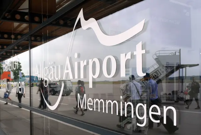 Am Flughafen Memmingen konnten mehrere Verstöße gegen die Schulpflicht festgestellt werden. (Symbolbild) | Foto: Andreas Gebert/dpa